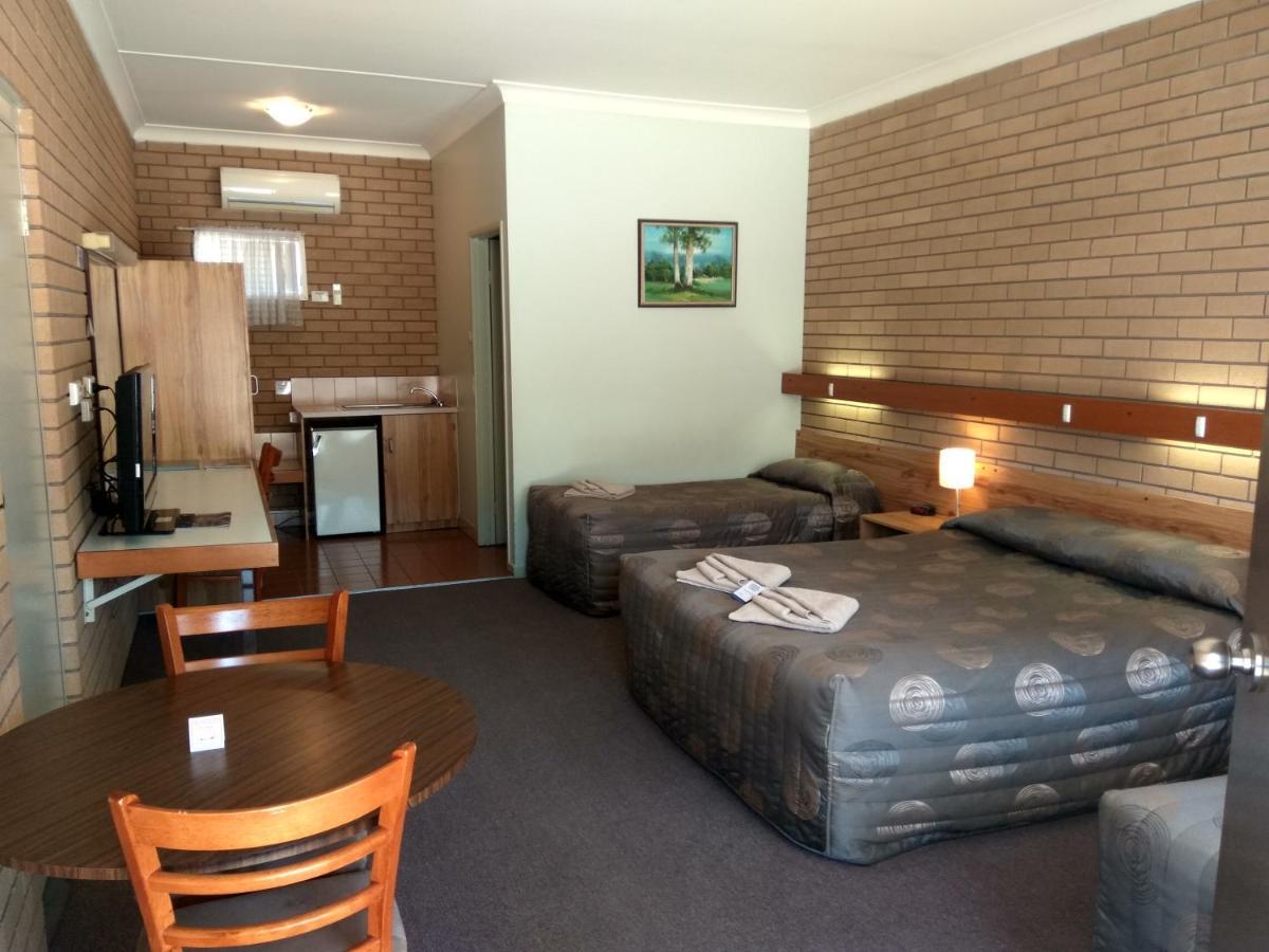 Holbrook Town Centre Motor Inn Exteriör bild