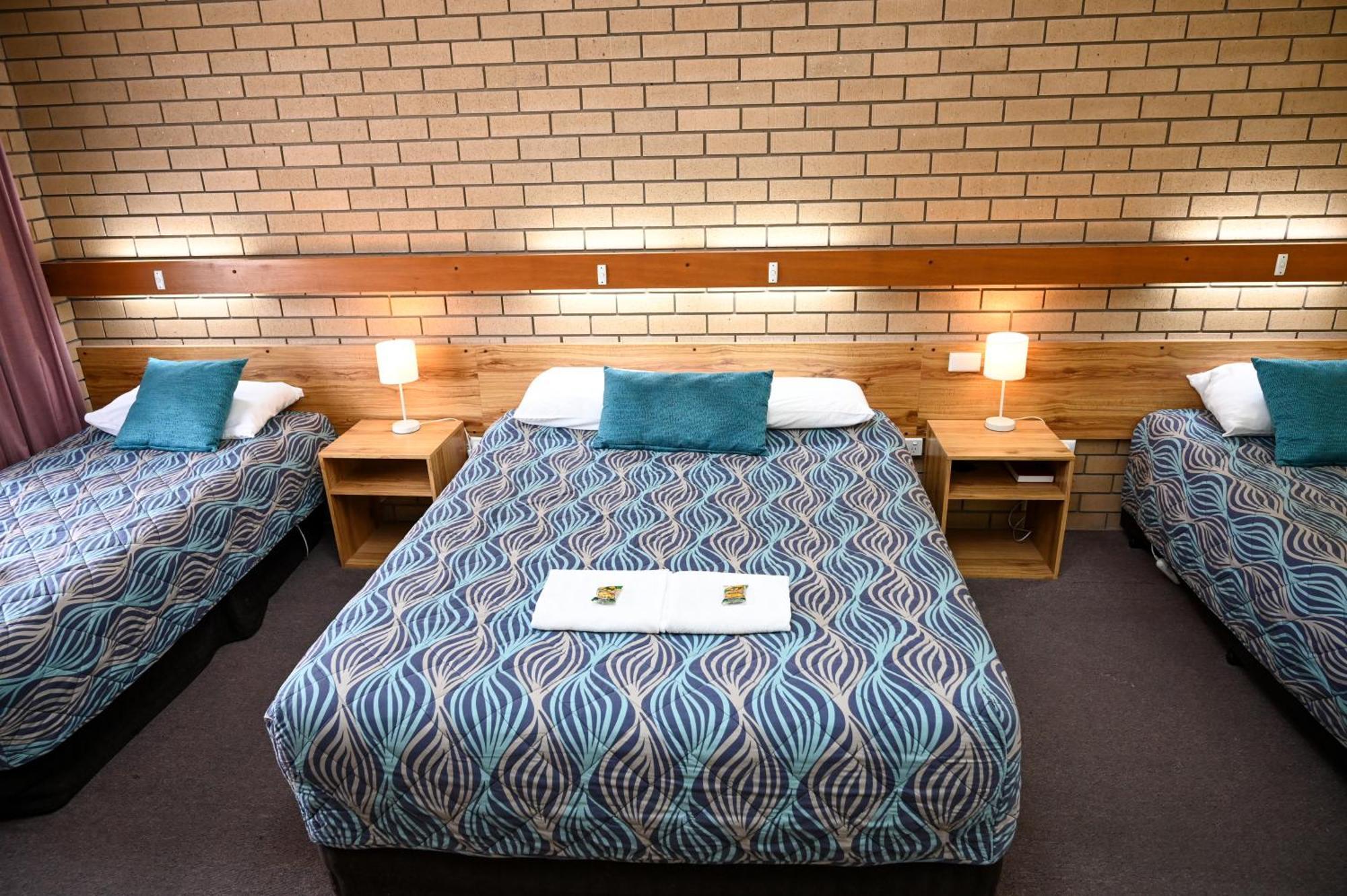 Holbrook Town Centre Motor Inn Exteriör bild